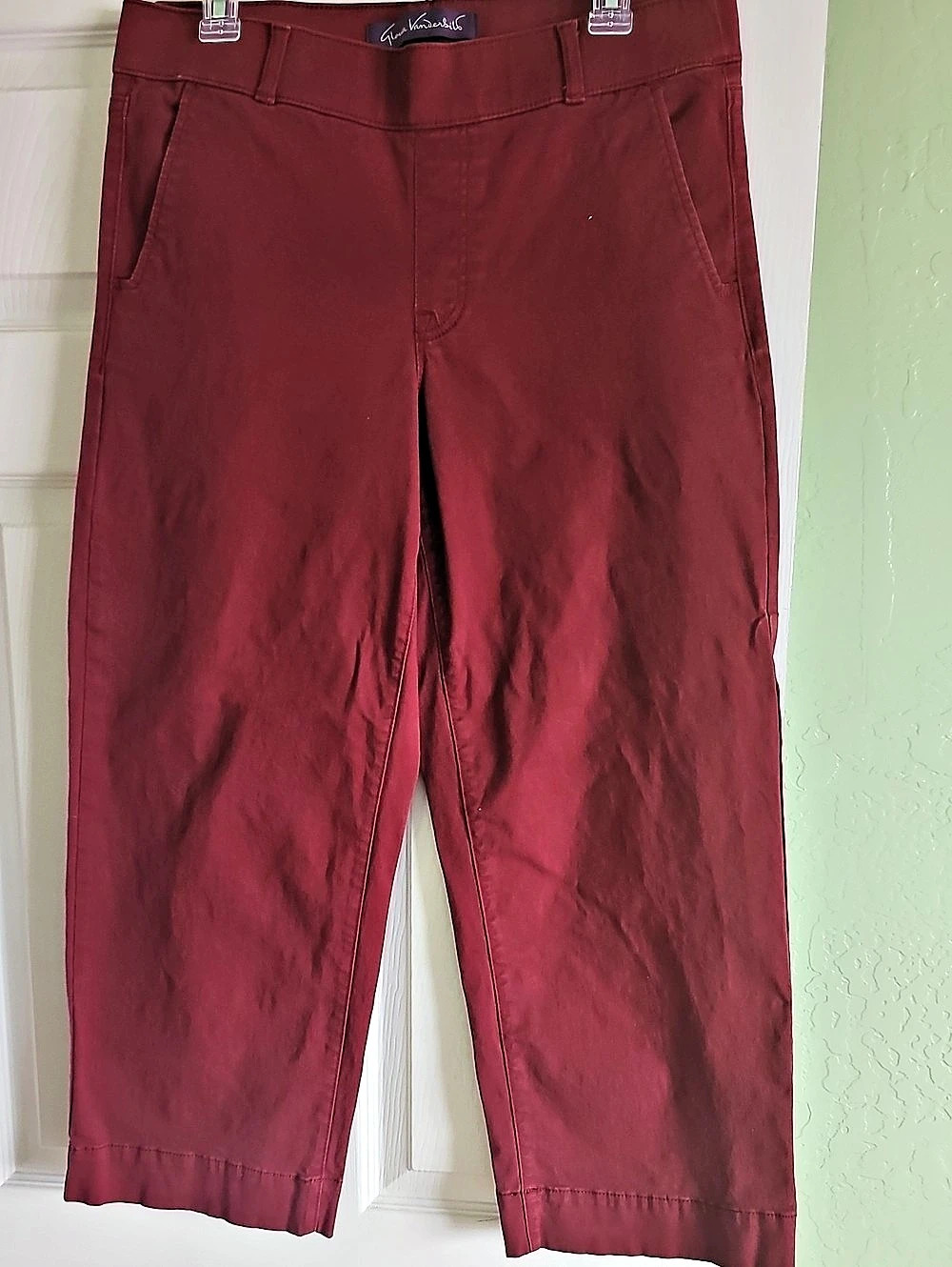 Gloria Vanderbilt Cropped Pants in Burgundy Size 8 Like New